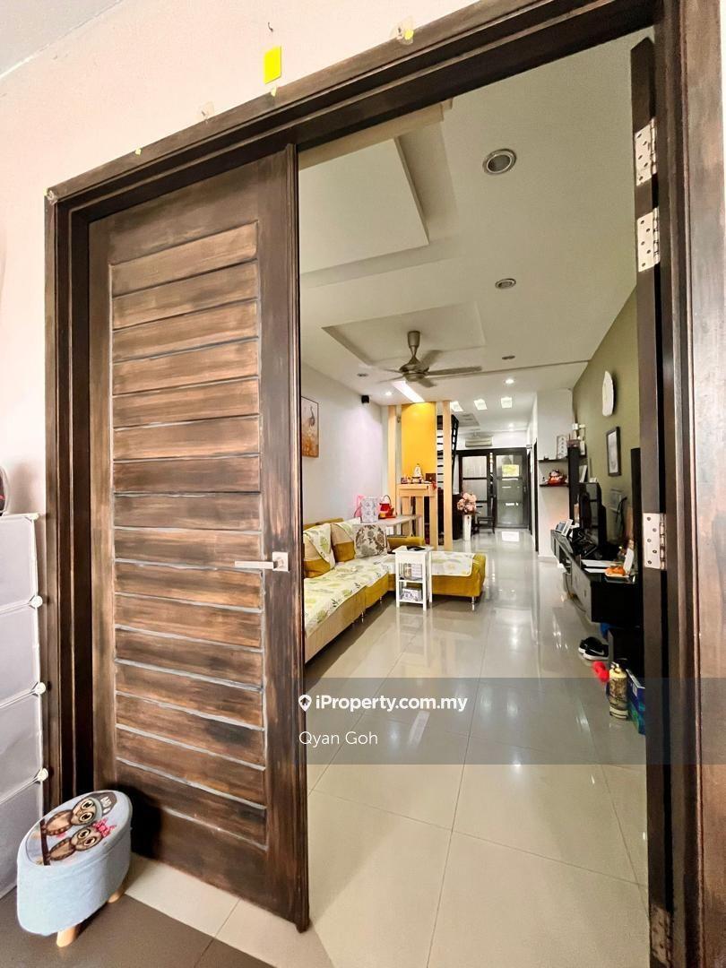 Renovated & furnished 1 sty terrace-la1800sf taman hutchings jelutong