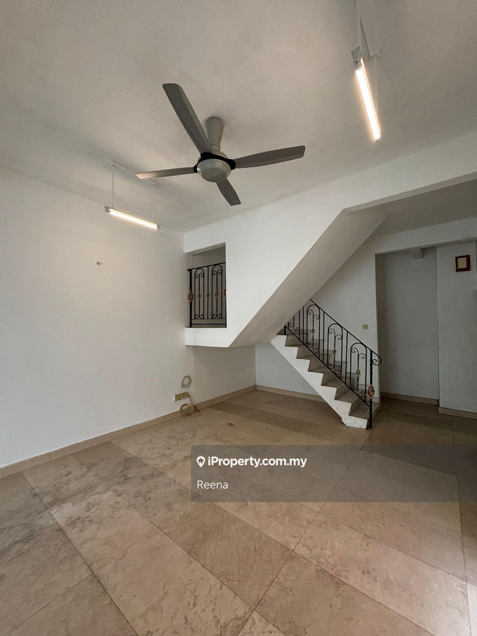 Old Fashioned Double Storey Terrace in Jalan Ipoh,Taman Kaya,St Thomas