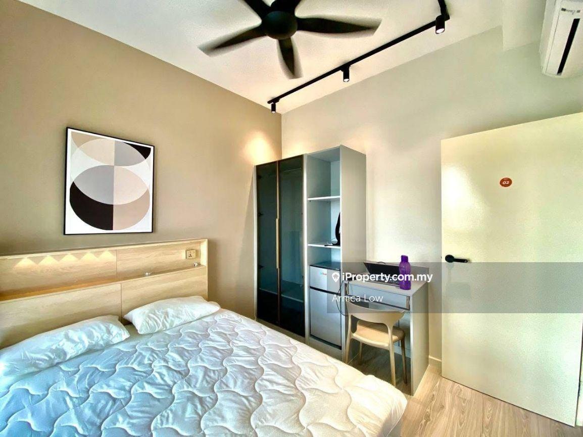 Middle Room for rent