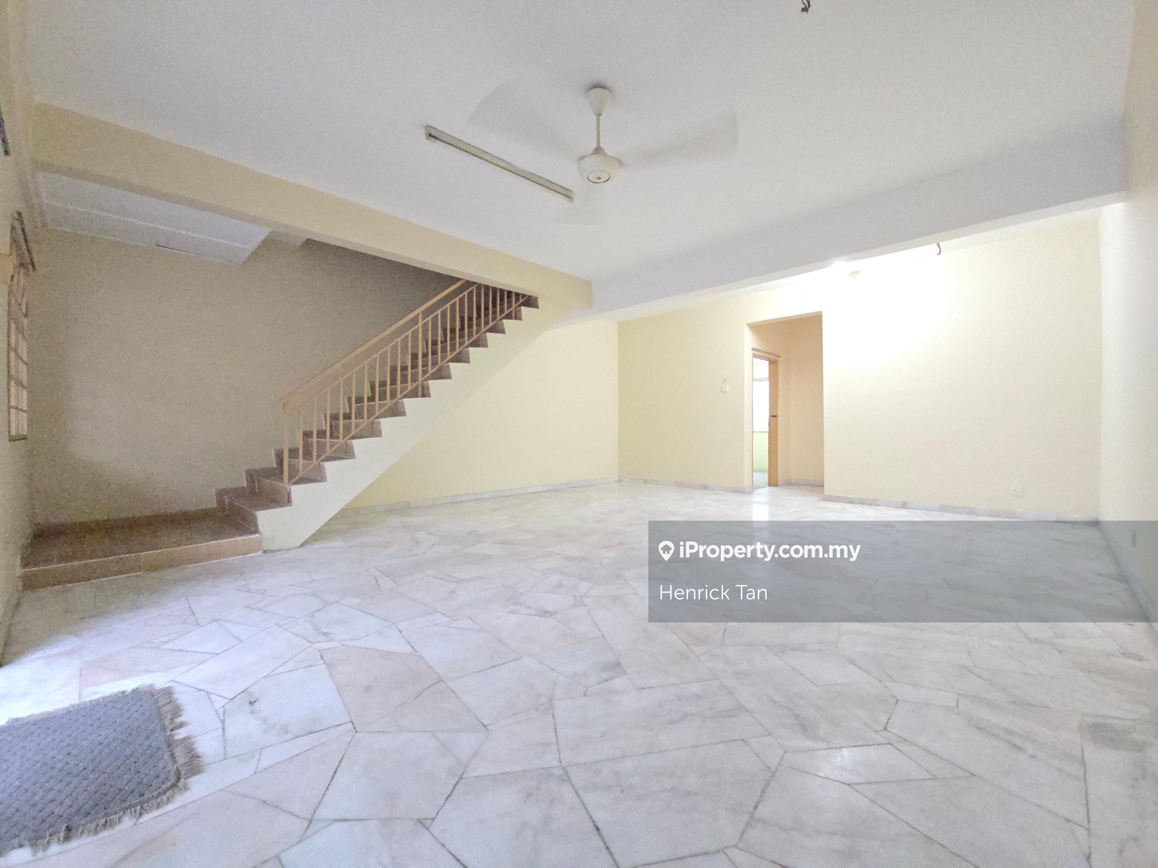 2 Storey house, 20x70sqft, Build up 1800sqft, Freehold