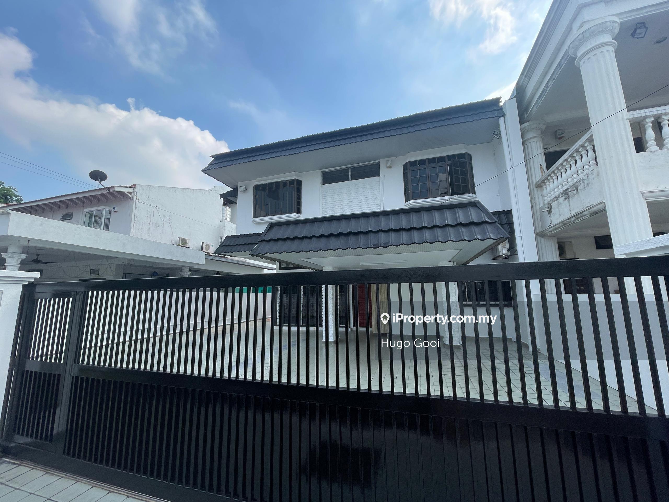 Fully Renovated, Ample Parking Space, Short Walk Shops&Restaurant