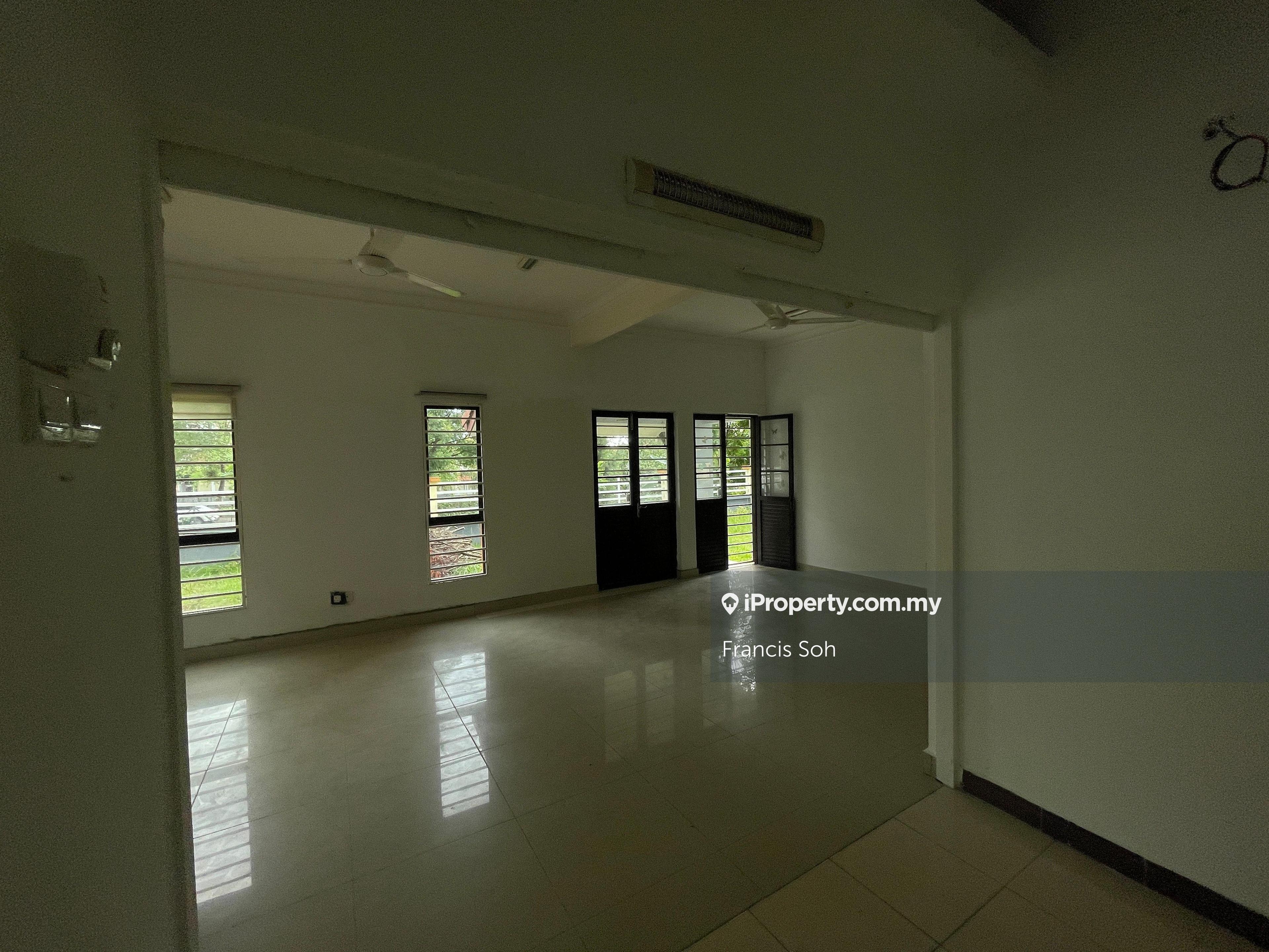 Gated and guarded Corner unit with bigger land