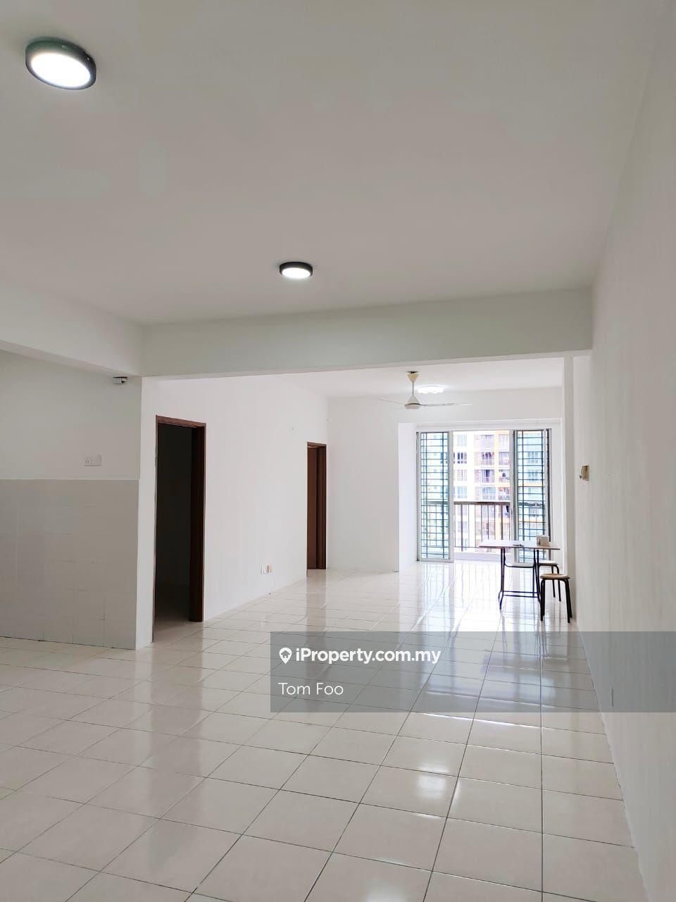 High Floor, 2 Parking Lot, Nice Balcony View, Low Density Apartment