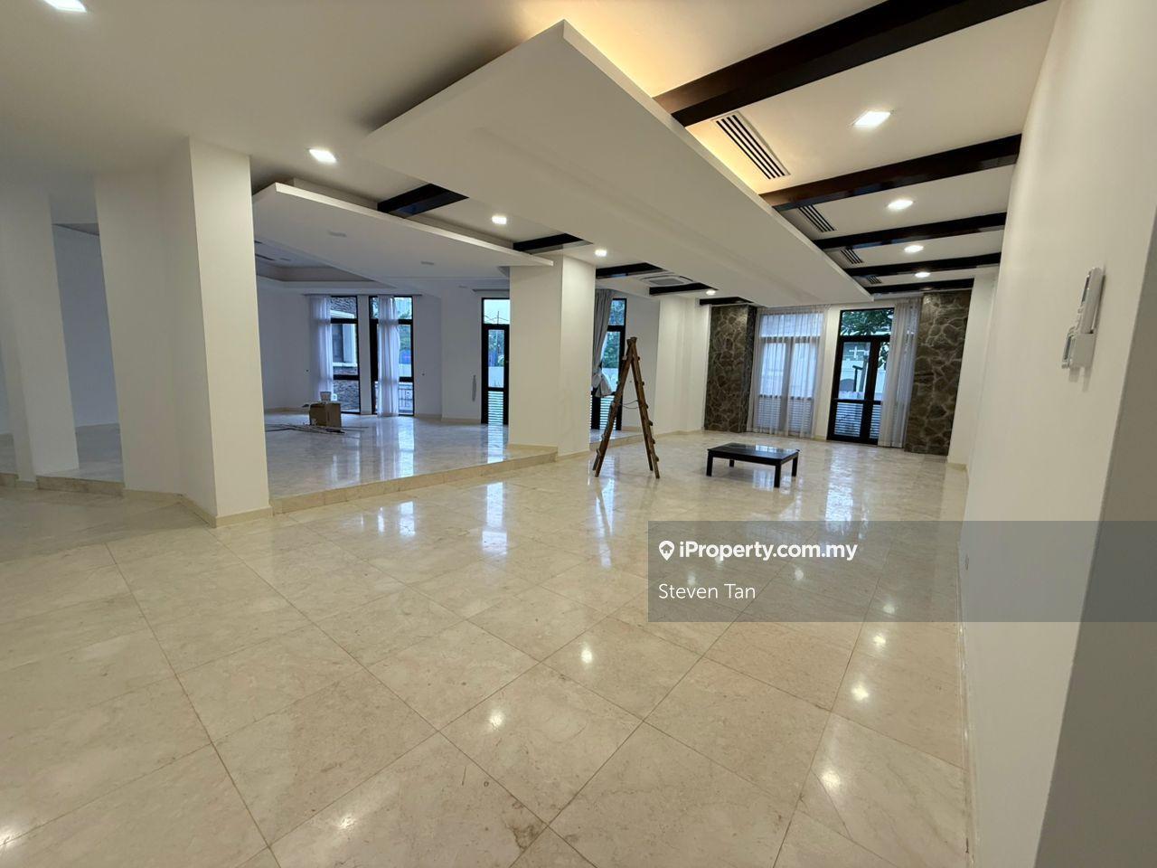 Large unit, pet friendly