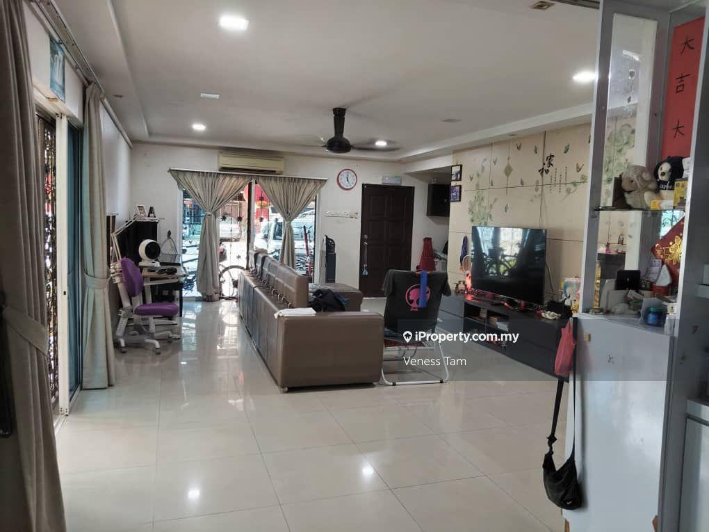 Good Condition 3 Sty Terrace Endlot @ Bukit segar jaya 2