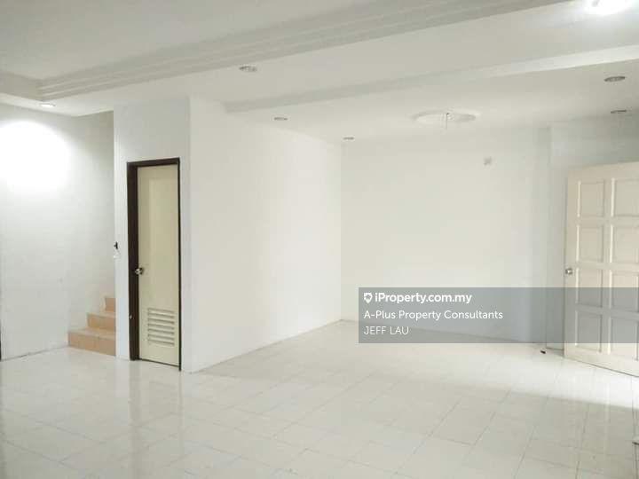 Terrace house for Sale