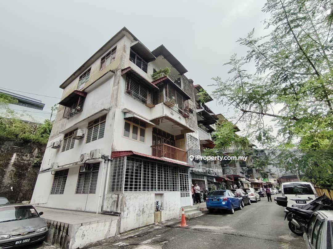 Flat United Garden Corner with 3 Bedroom For sale End Lot For Sale.