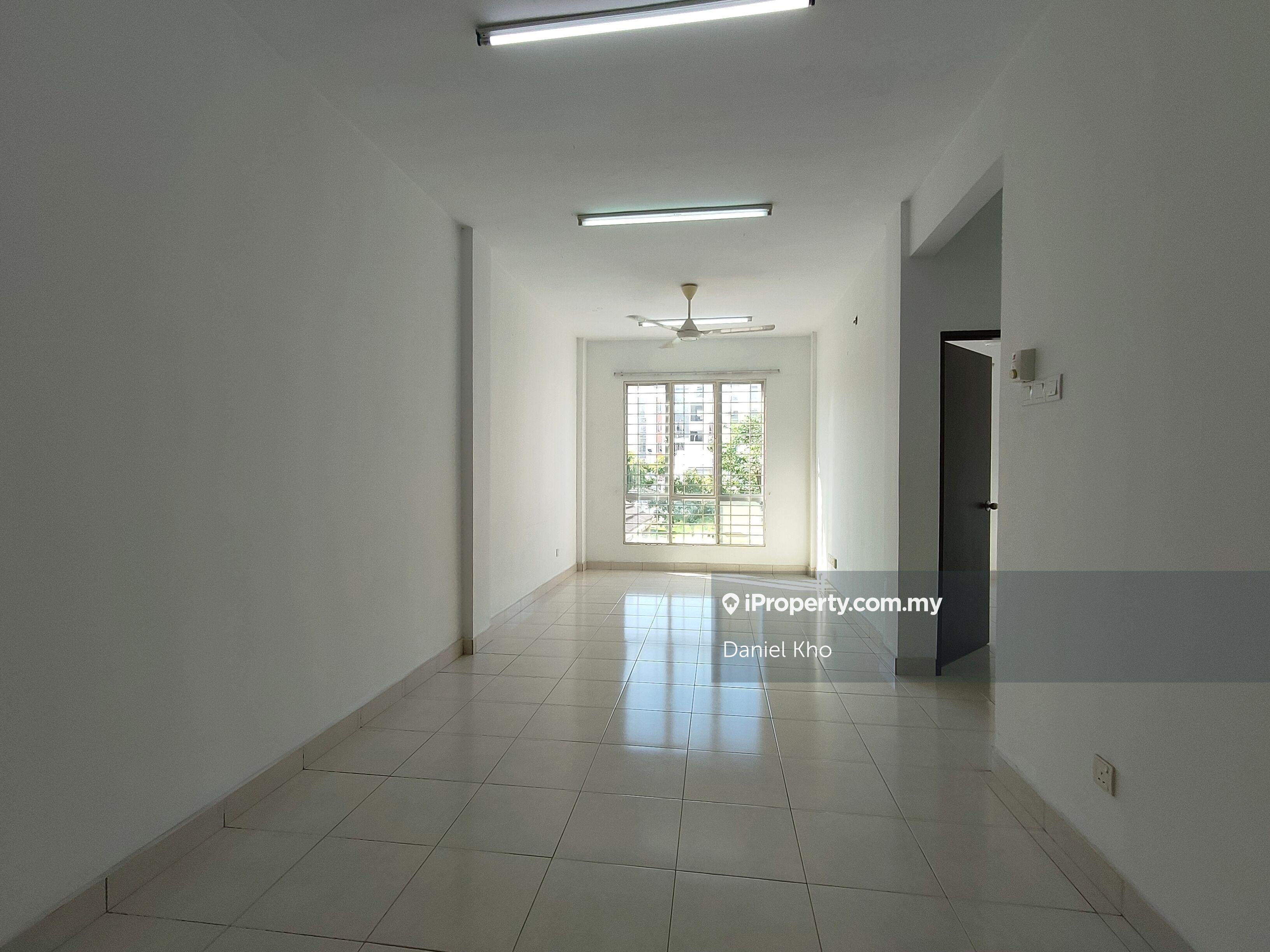 Bukit Tinggi 3 Bandar Parklands Apartment with lift