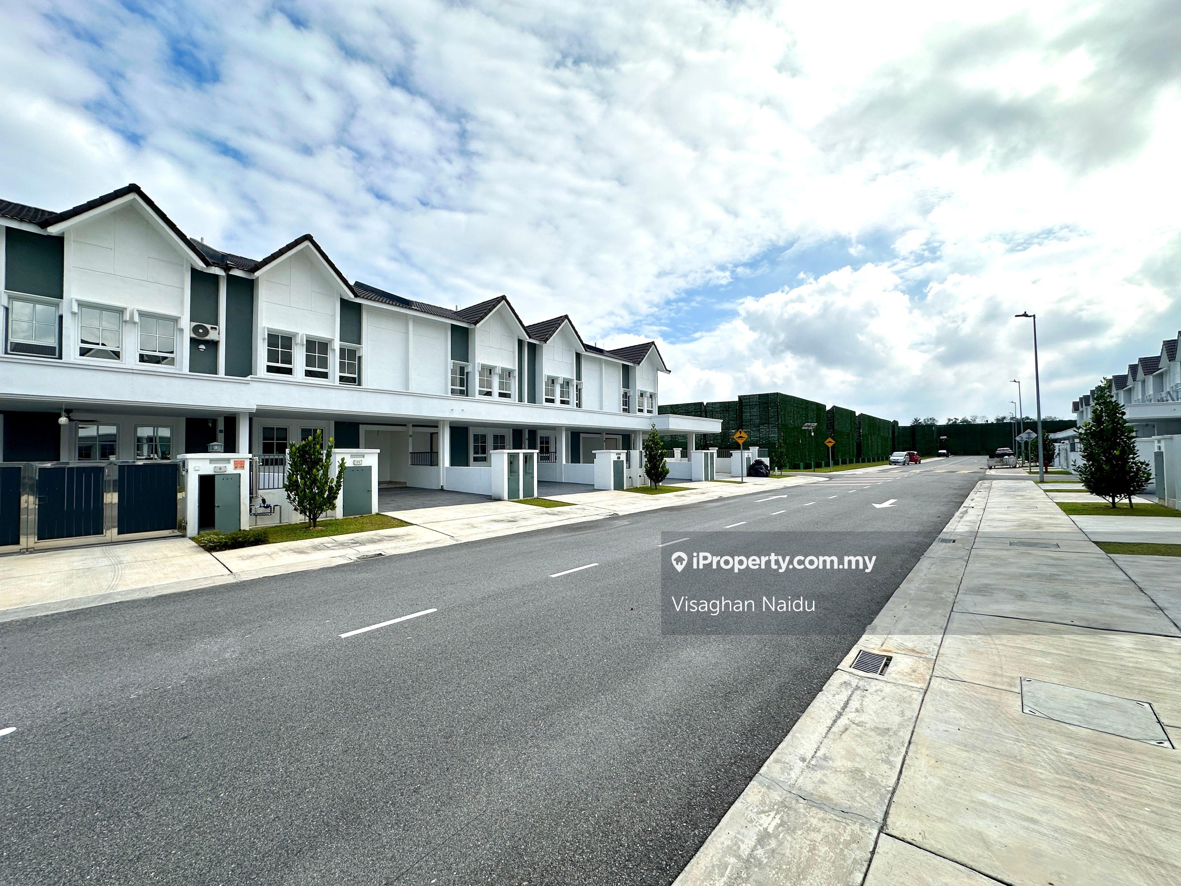 2-Storey partially furnished unit with extra garden space on the rear