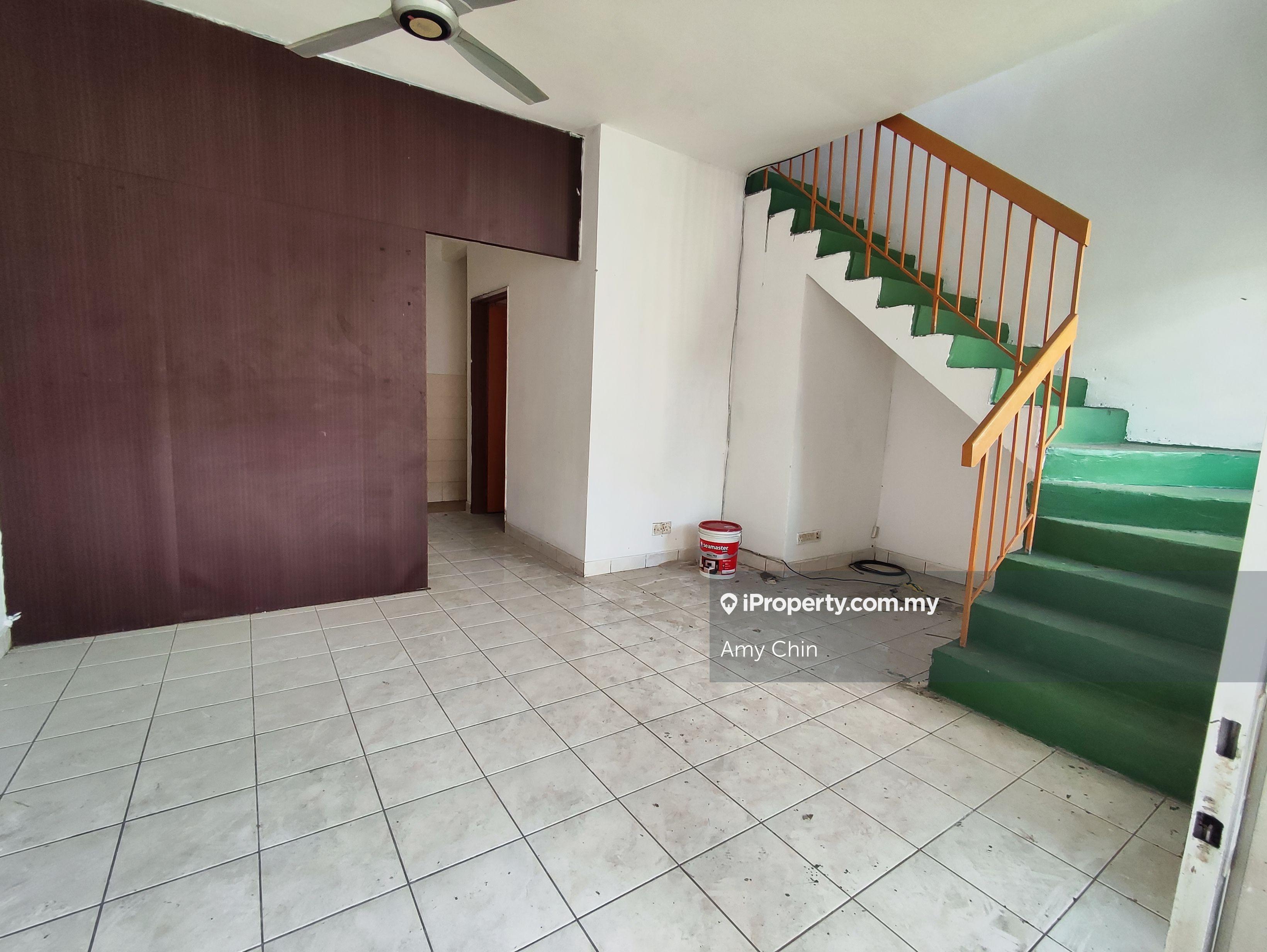 2 Storey house at Taman Puchong Utama for Sale: