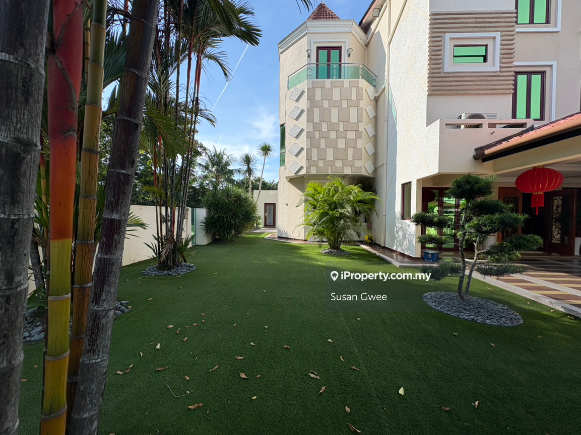 Double Storey corner house at Canal Garden for sale