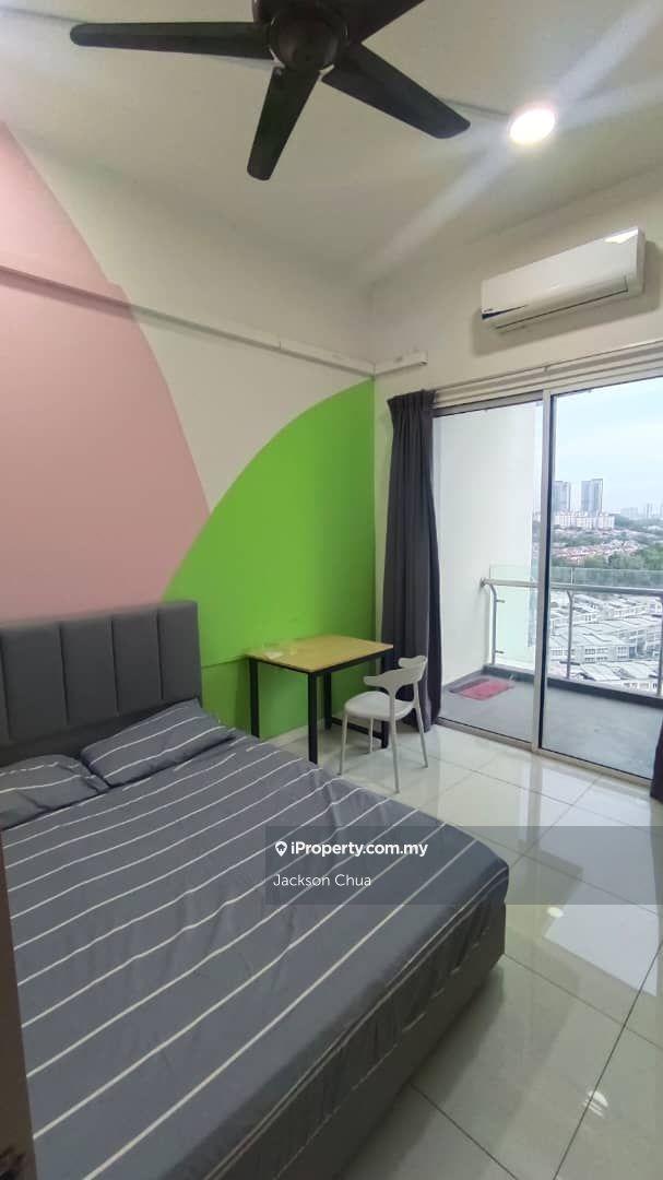 Skypod @ Puchong Balcony room for rent