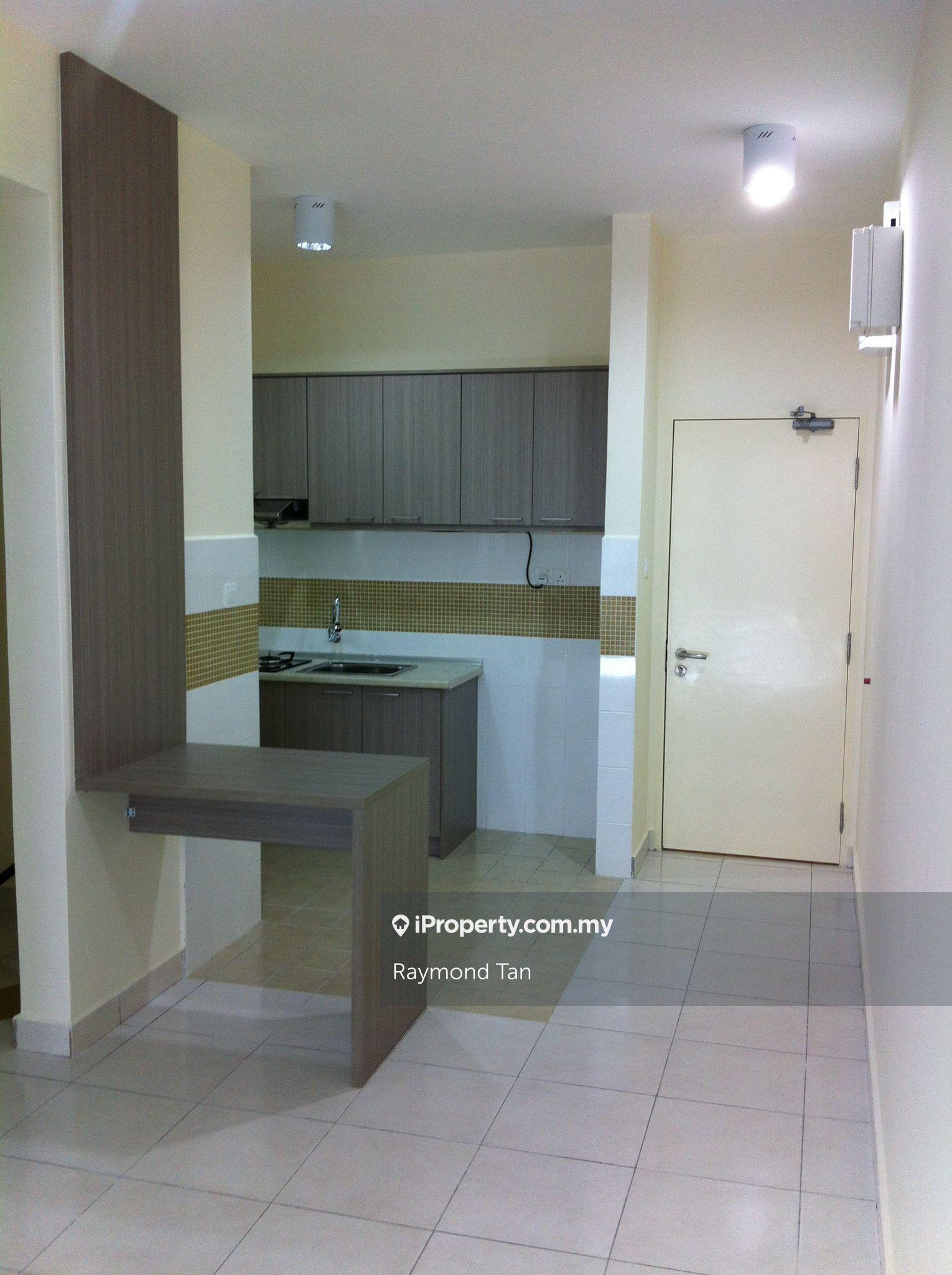 Short walk to MRT station and the curve ikea 3room2b1carparking