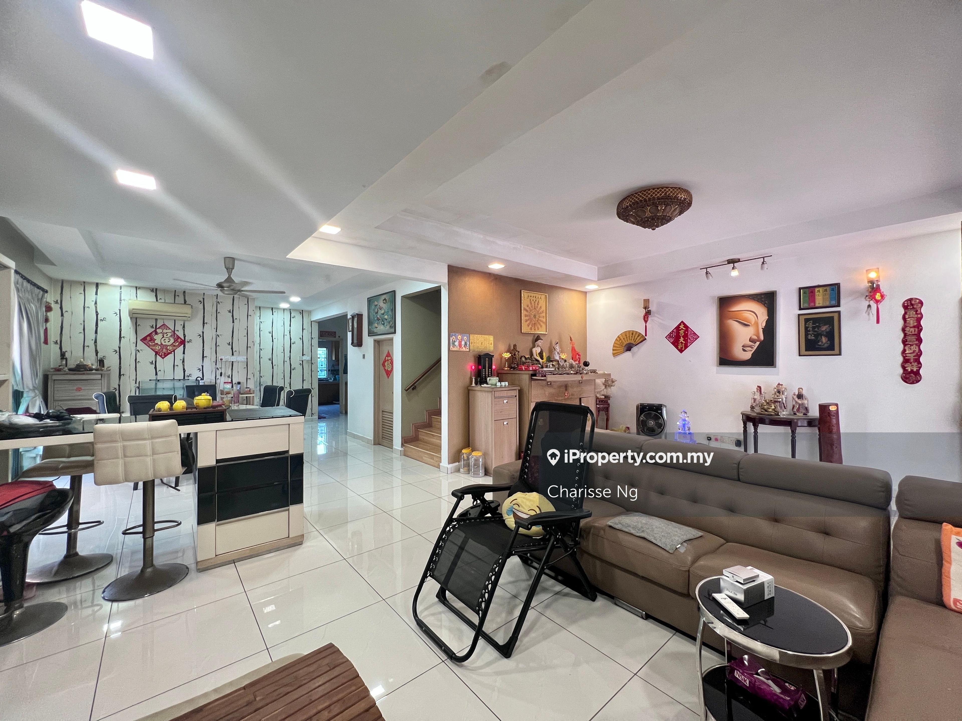 2 Storey Semi-D Fully Renovated & Extended Spacious Land & Carporch