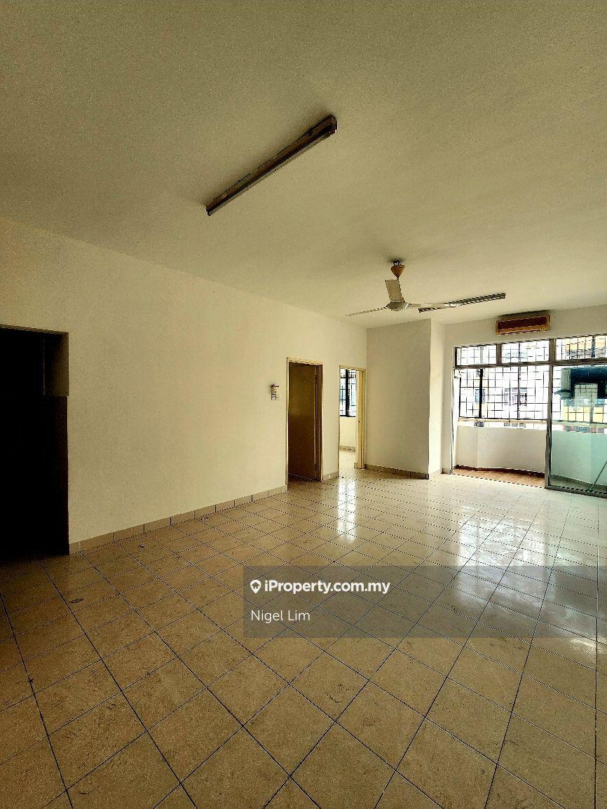 3 Bedrooms Basic Unit For Sale