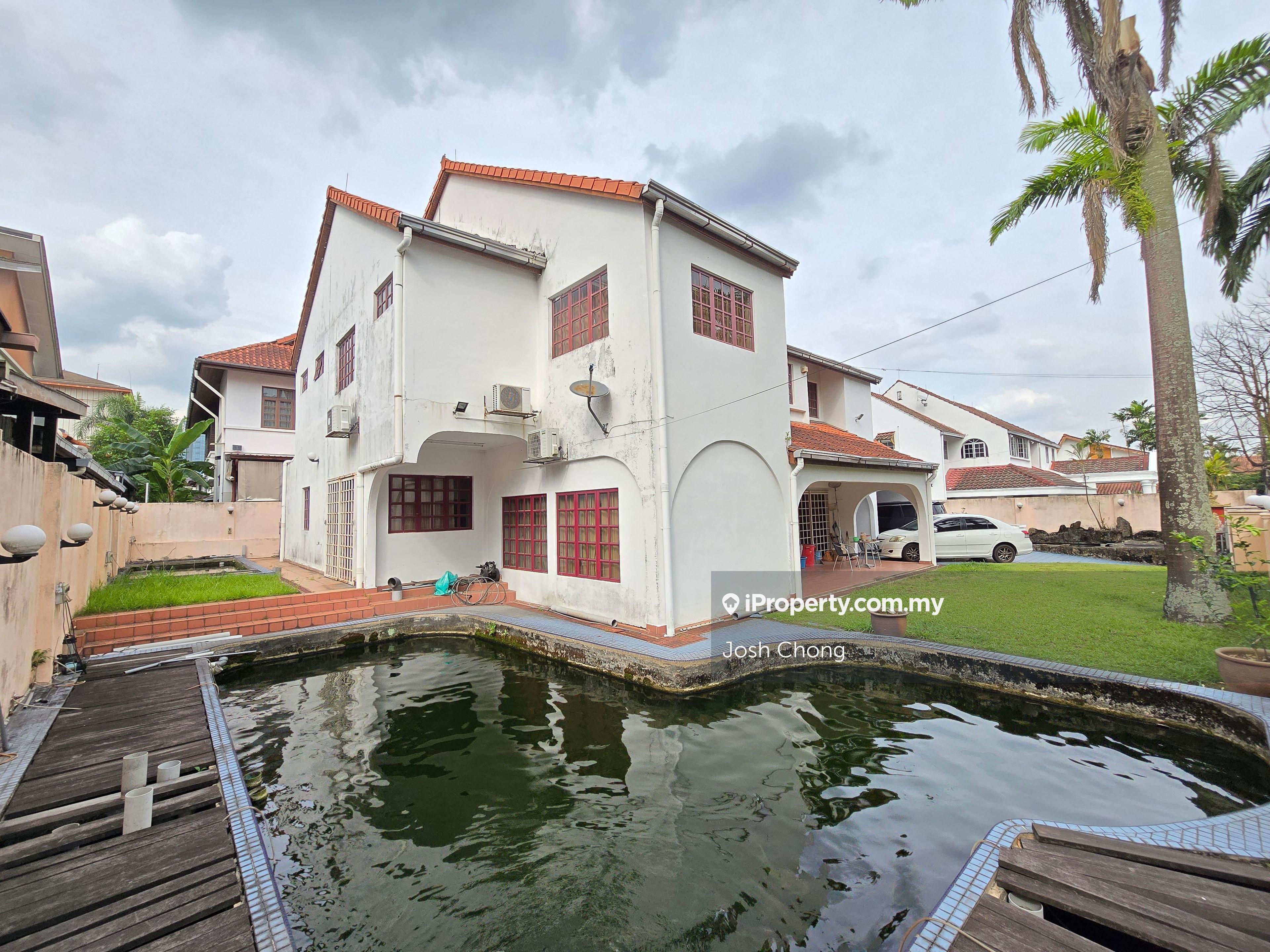 Beautiful Bungalow Guarded Gated Community Strategic Location Freehold