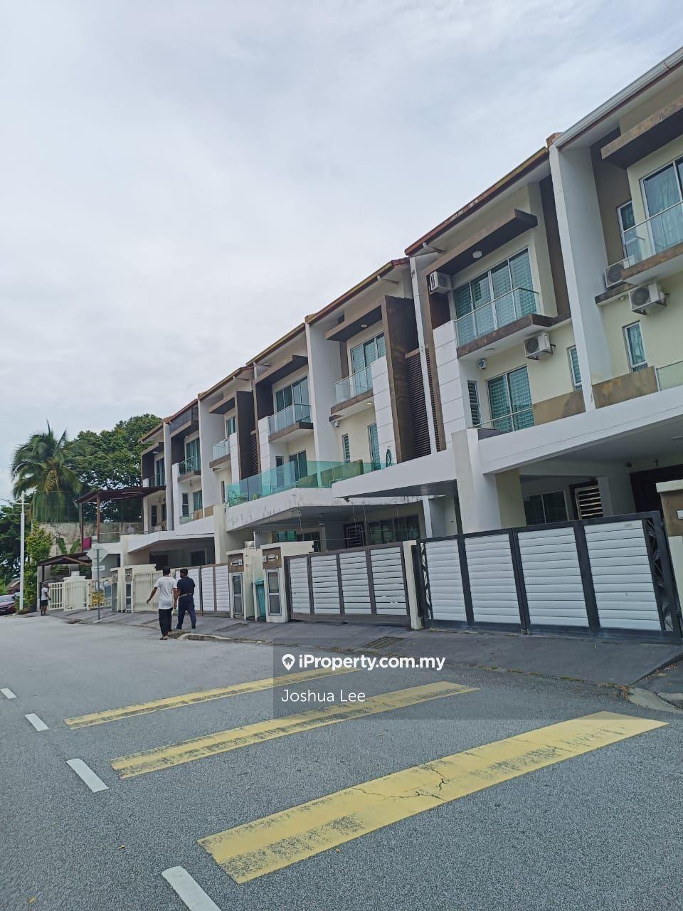 Fully Furnished 3 Storey Terrace @ Sungai Ara