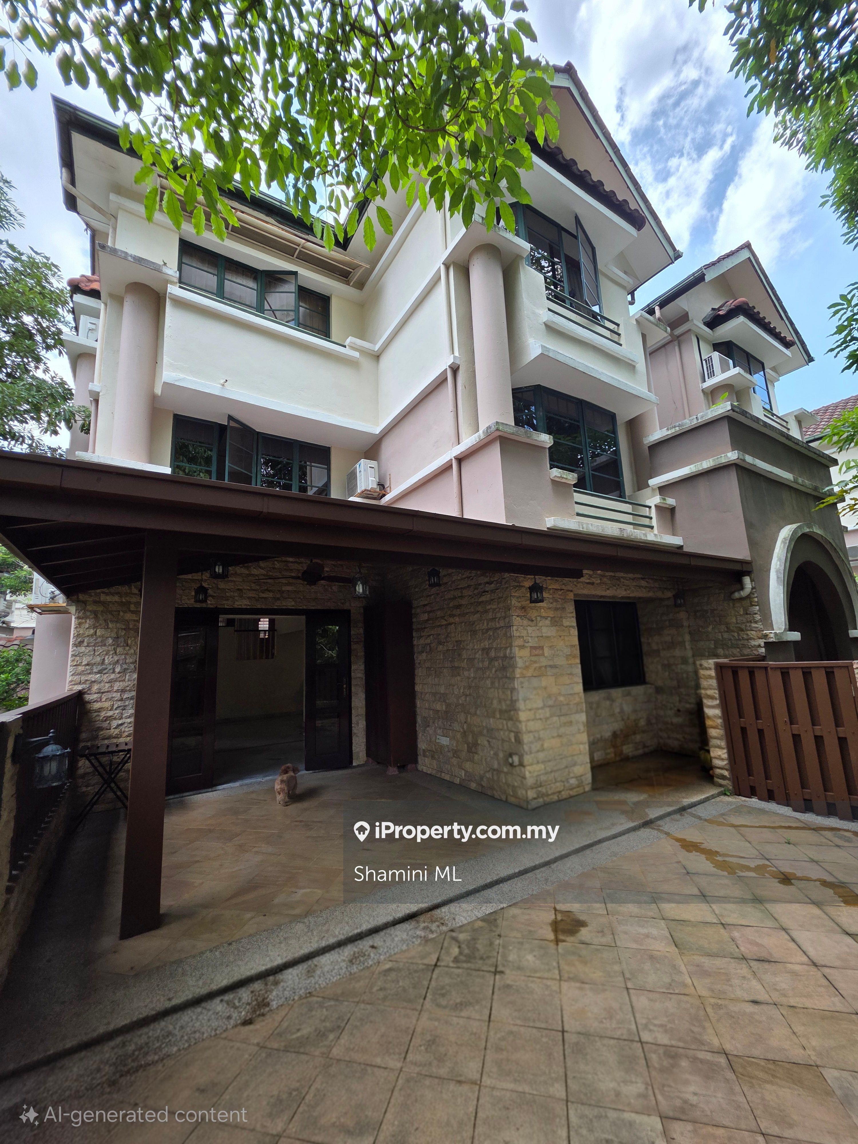 Corner Ground Floor Unit with Big Yard & Green Surroundings