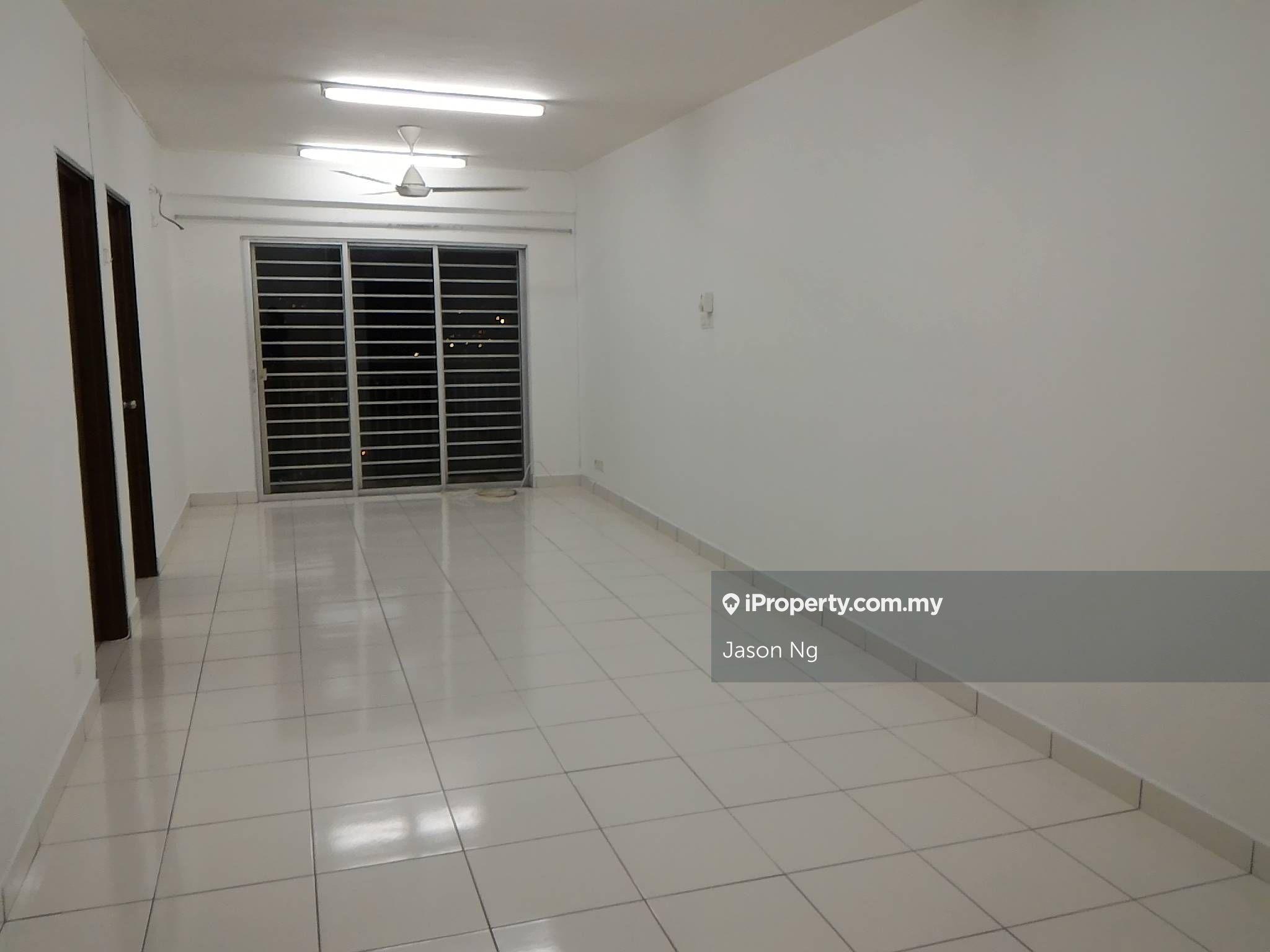 Alam idaman 2r2b Pool View Basic unit 2 car park Freehold