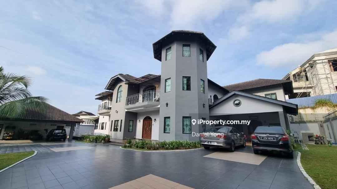 Spacious 2 Storey Bungalow House 10bed Bandar Johor Bahru