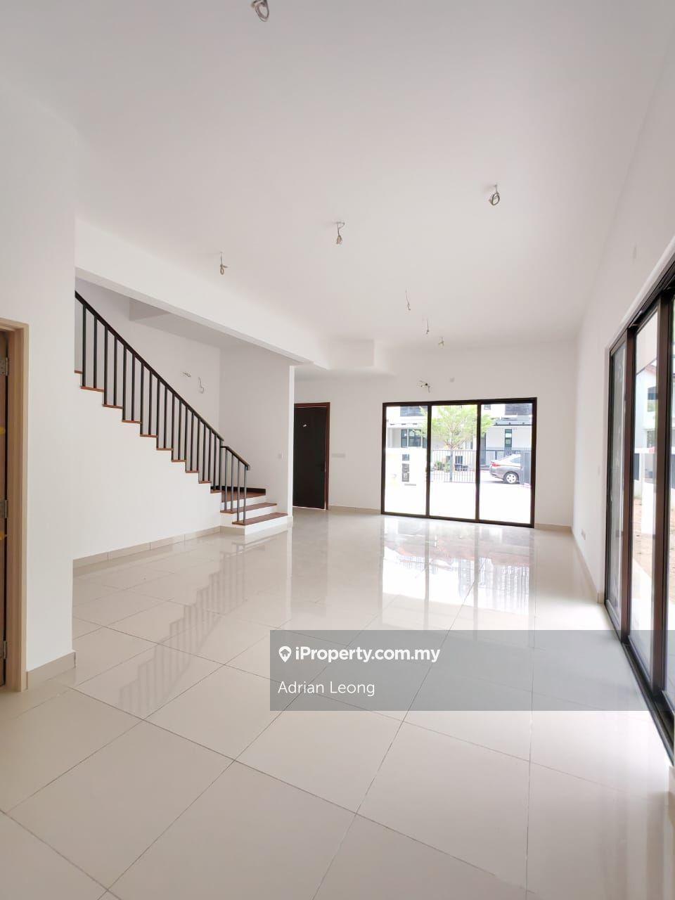 Brand New Irama Villa Endlot! Big Land Size! Spacious Layout! Freehold