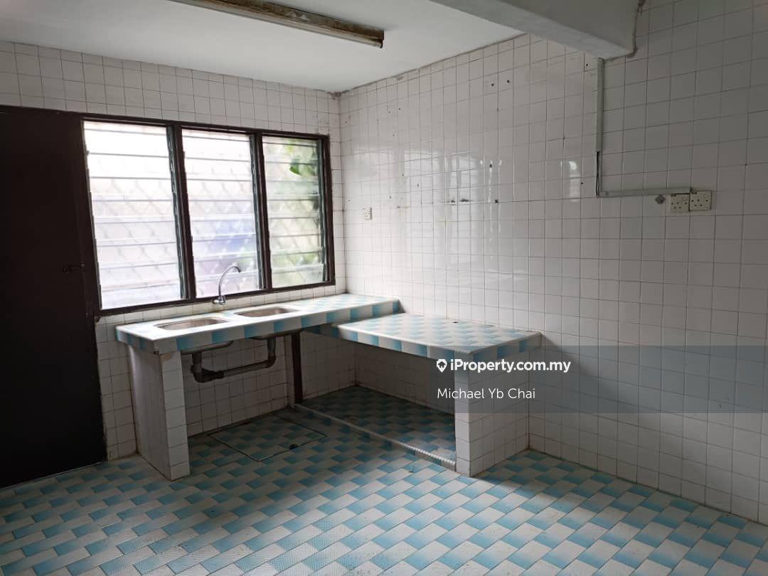 Terrace house for Sale