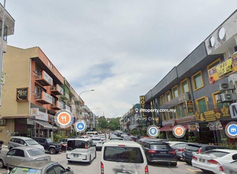 Fully renovated joint unit -3 sty shop lot for sale -near leisure mall