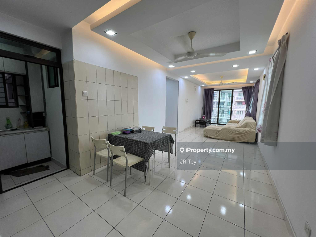 Corner 1250sf 4 Rooms Pool view Indah Alam condo Sek 22 Shah Alam