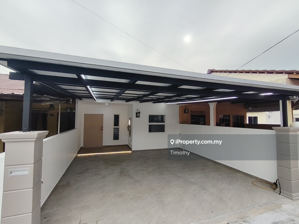 Freehold 1 storey terrace house for sale in Batu berendam