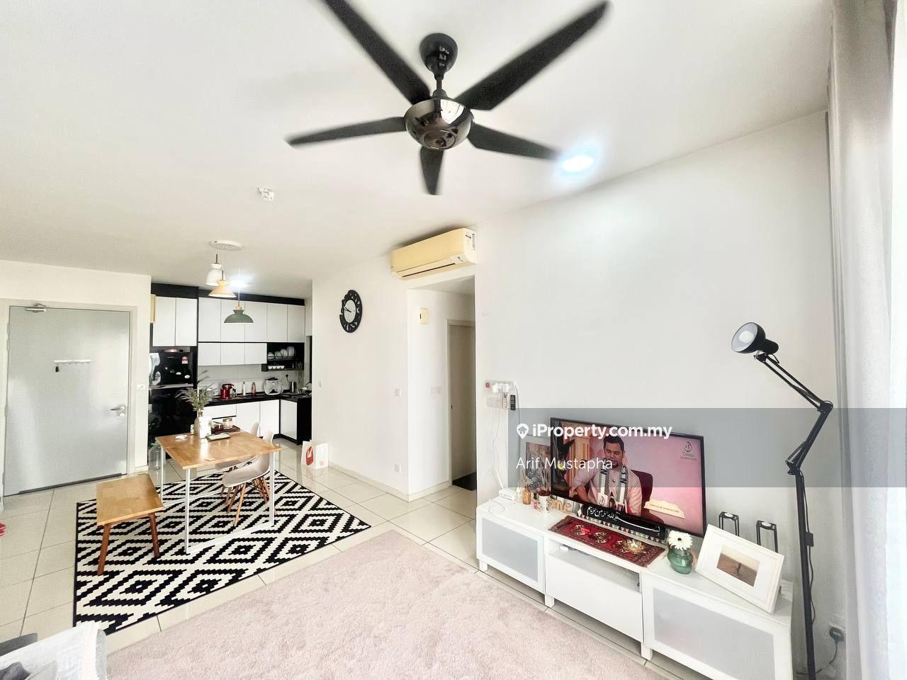 Renovated unit! High floor. Ready to move in condition!