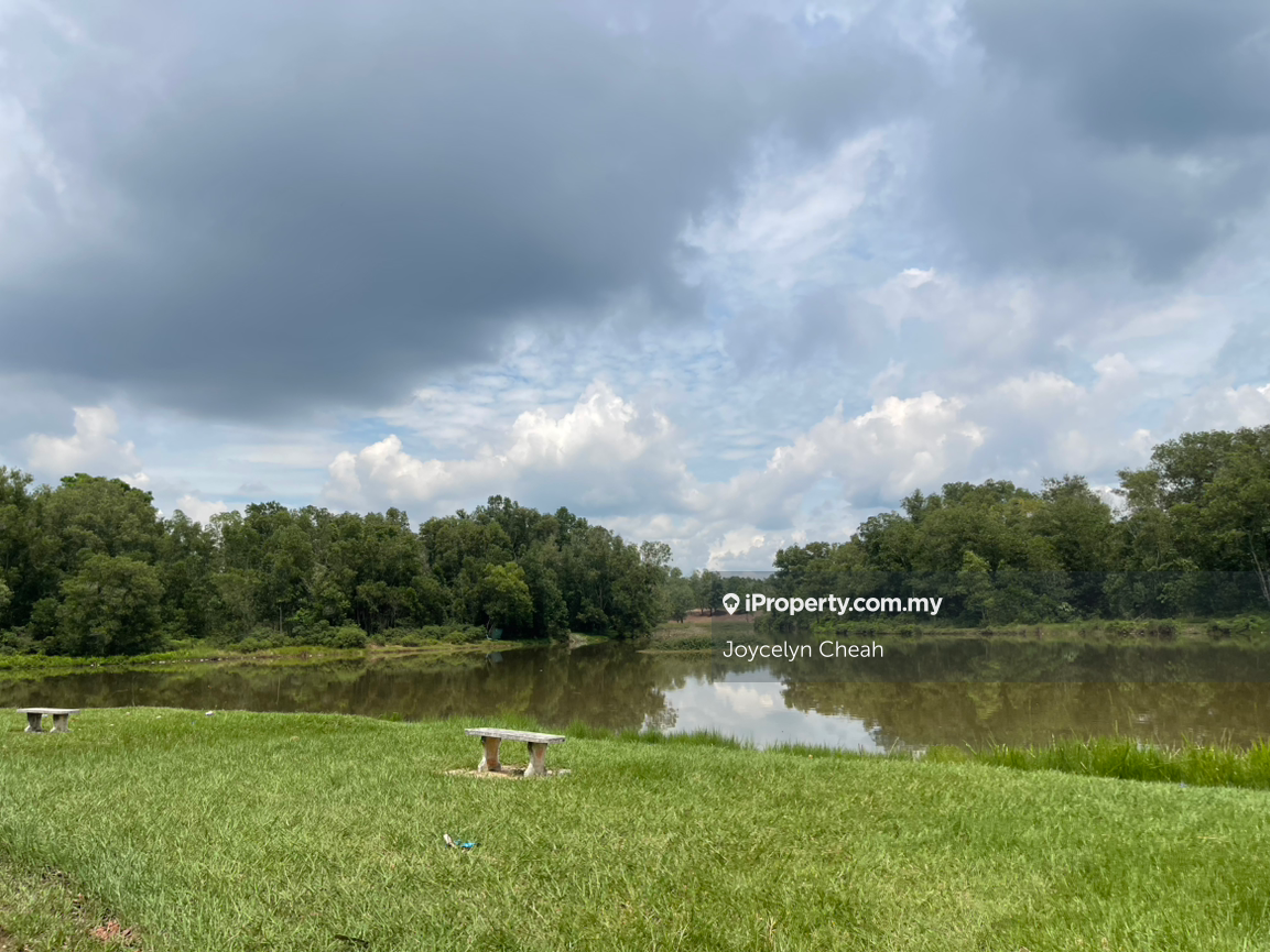 Lakeside living rate bungalow lot