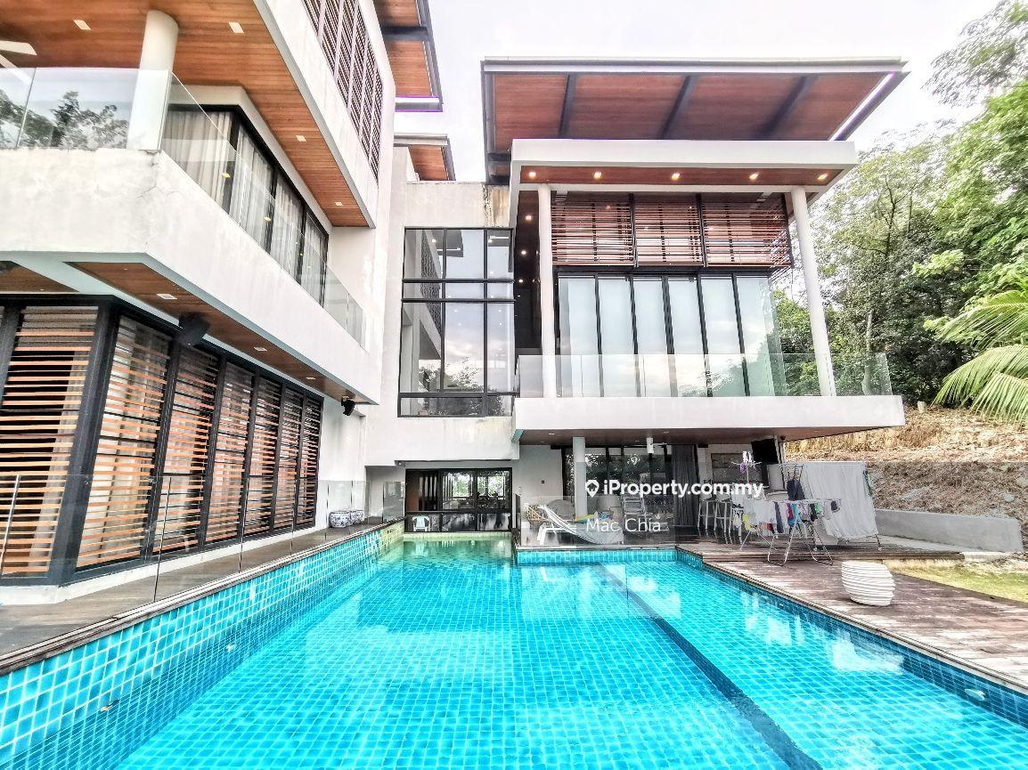 3 Storey Bungalow with pool for Sale