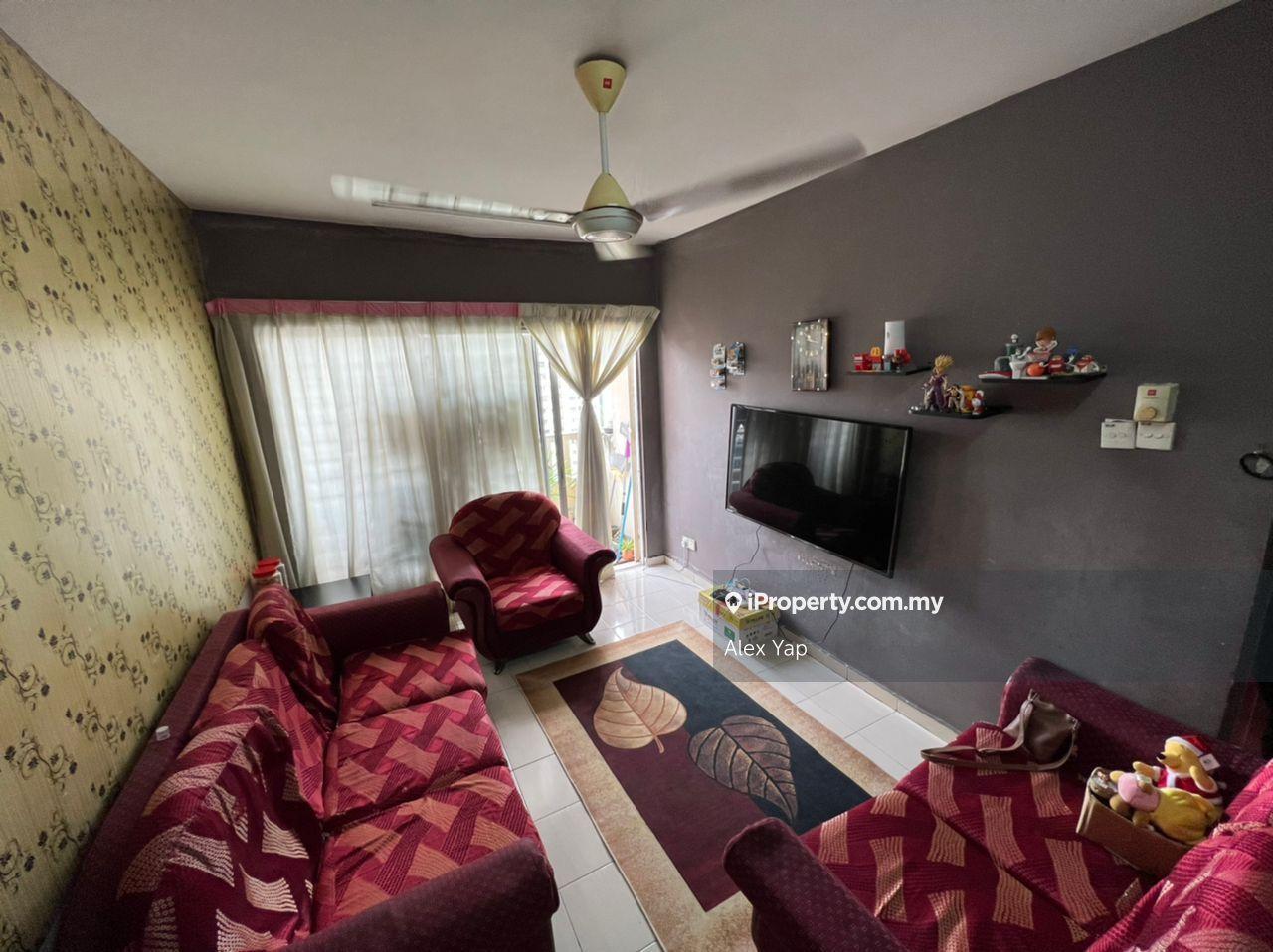 Leasehold With Strata! Good Condition! Good for Own Stay & Investment!