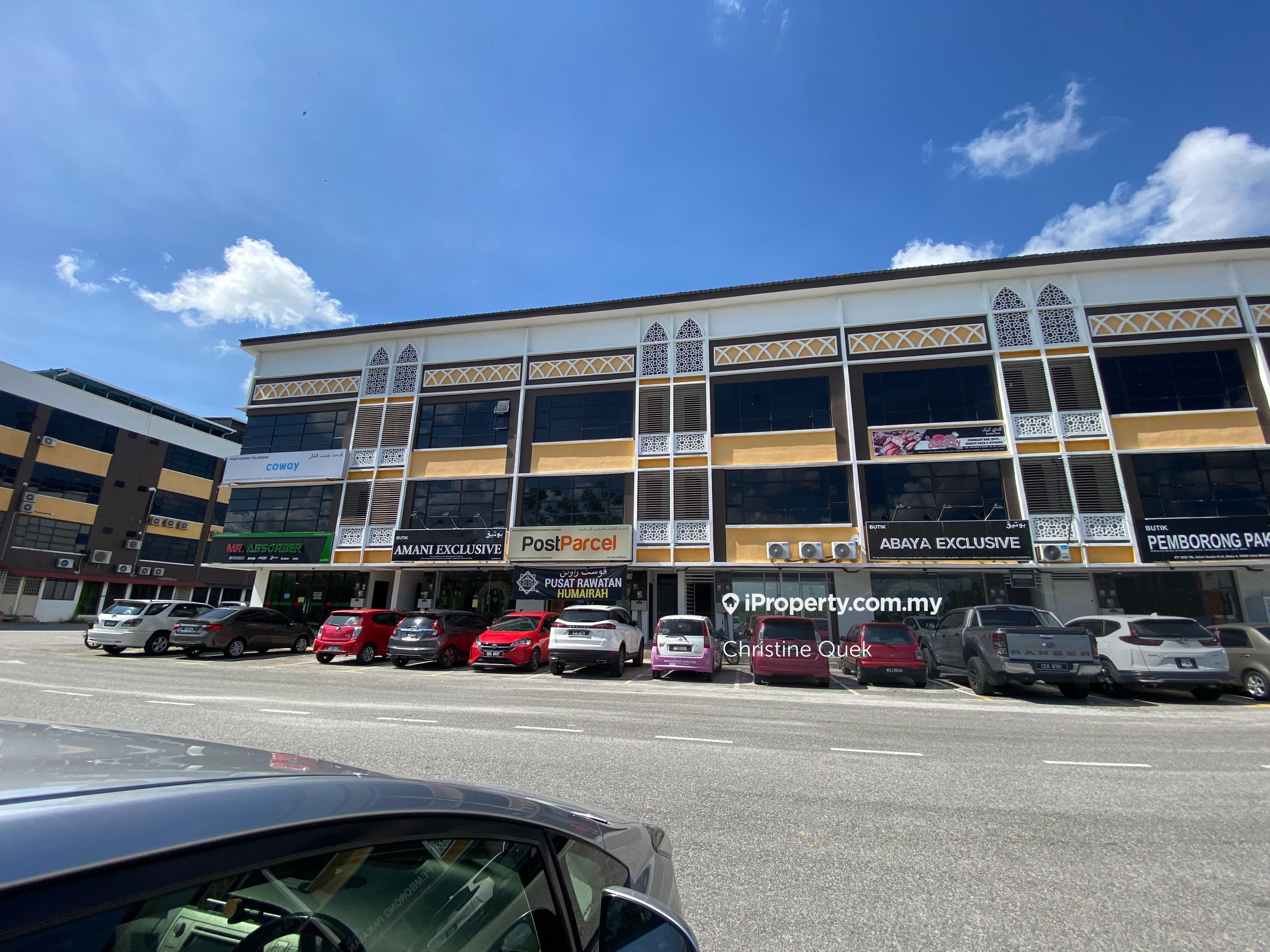 3 Storey Shoplot for Sale in Tunjung