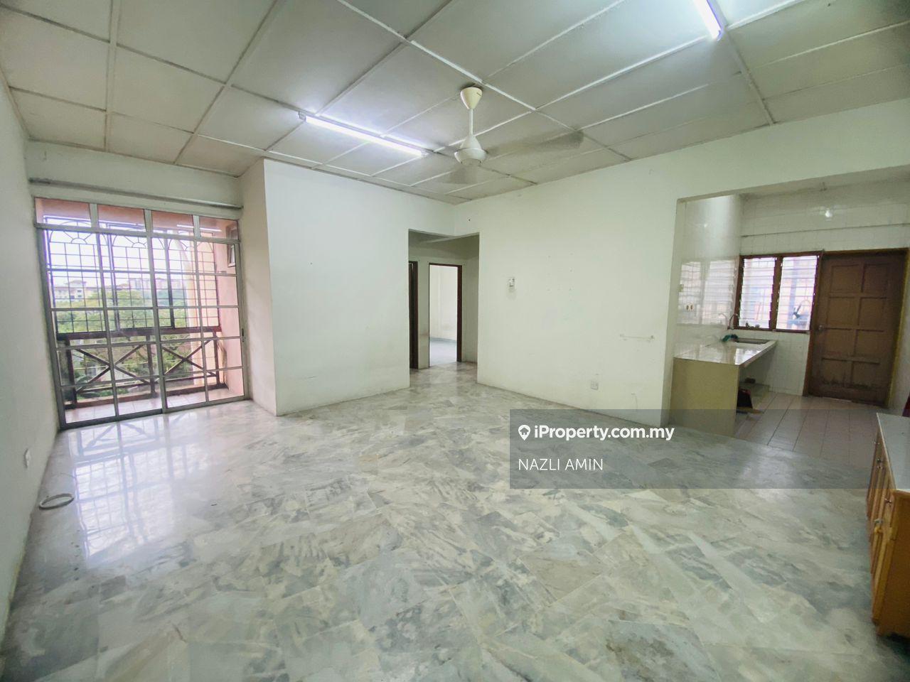 Strata Ready Pangsapuri Nuri U5, Subang Bestari