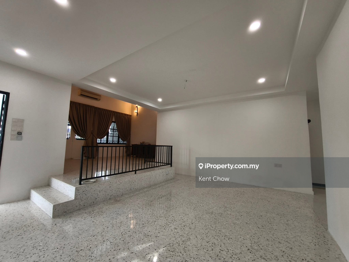 Freehold Fully Renovated Pasir Puteh Double Storey Semi D