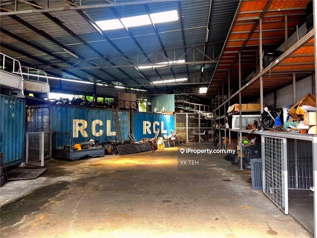 3 Storey Bungalow Factory for rent with 3 ton Cargo lift