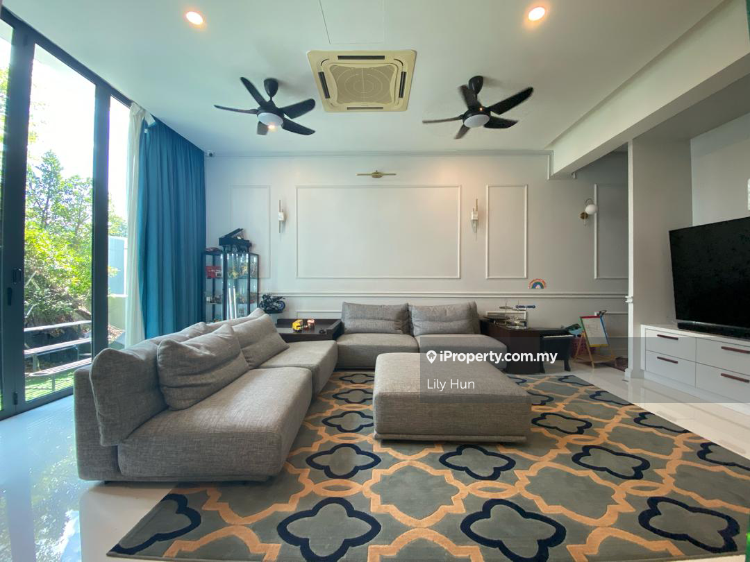Courtyard Landed Golf View Villa With Private Lift house for Sale
