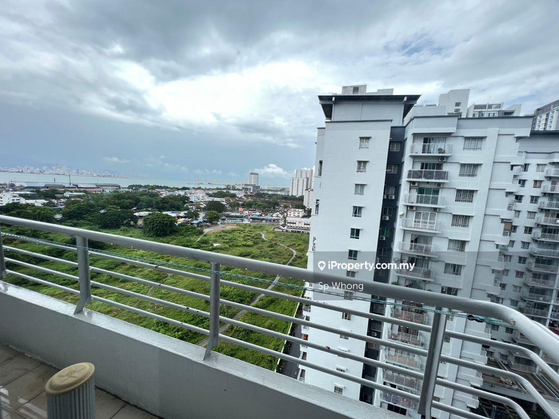 Big and spacious, 5 bedrooms , sea view, 1748sq ft