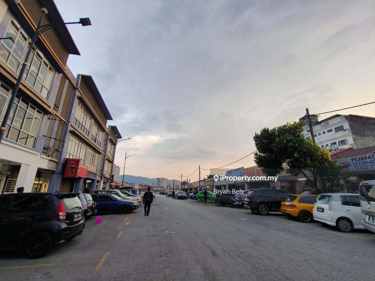 Hot Zone Bandar Baru Ampang Shop