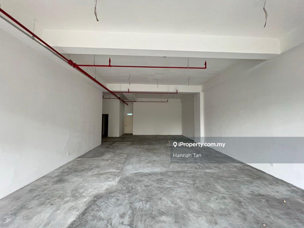 First floor shop lot for rent!