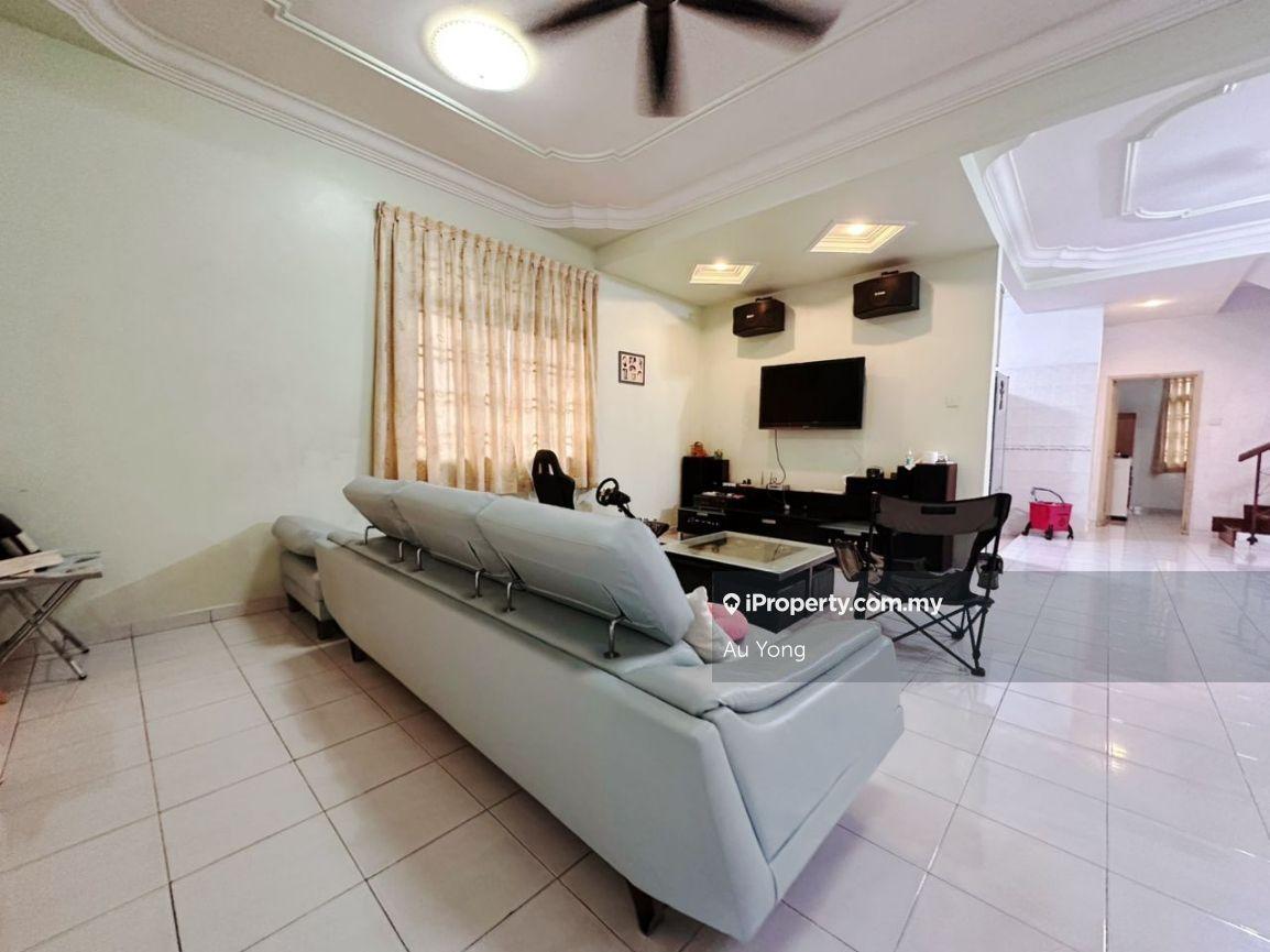 Taman Bukit Indah double storey endlot with 5 ft land