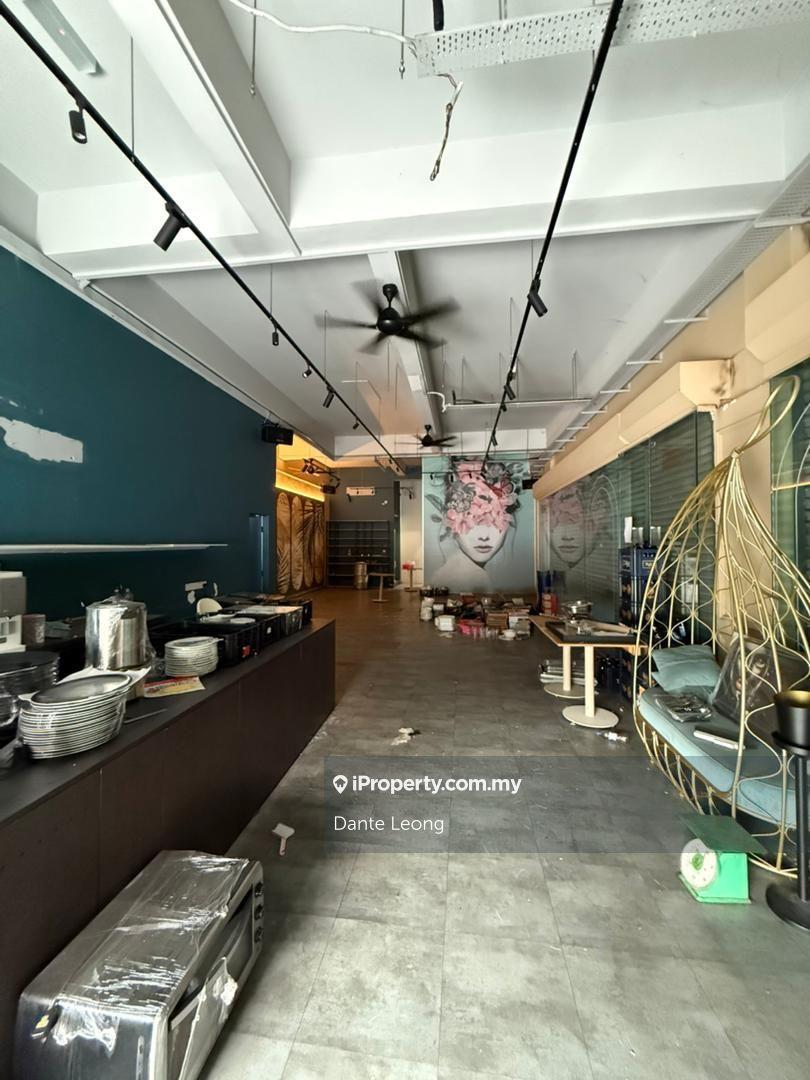 End Lot Shop For Rent