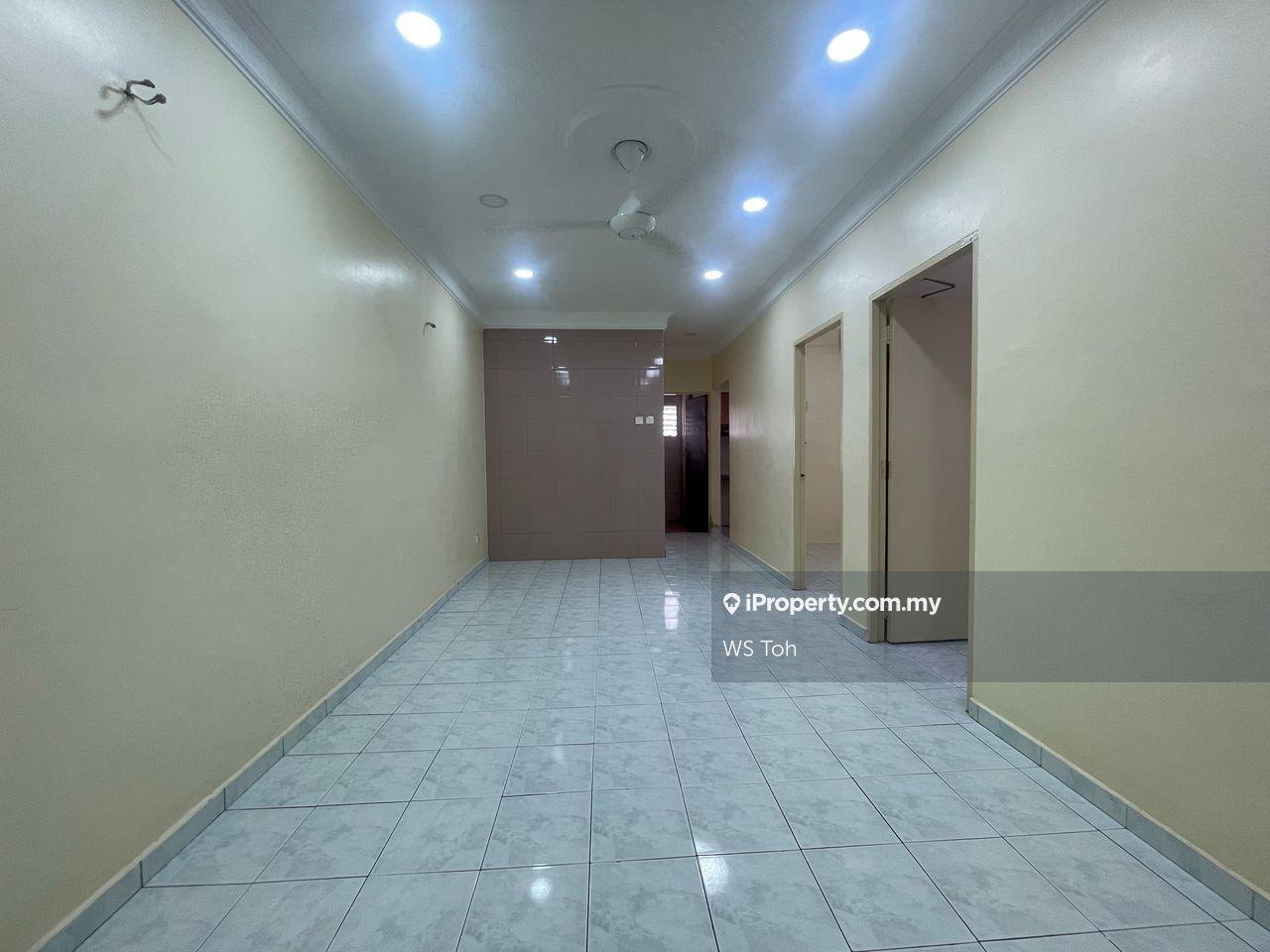 Rent Pangsapuri Pelangi Indah nr Klang Parade Lower Floor Good Unit