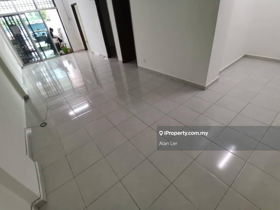 Larkin Indah 3-Bedrooms Apartment For Sale