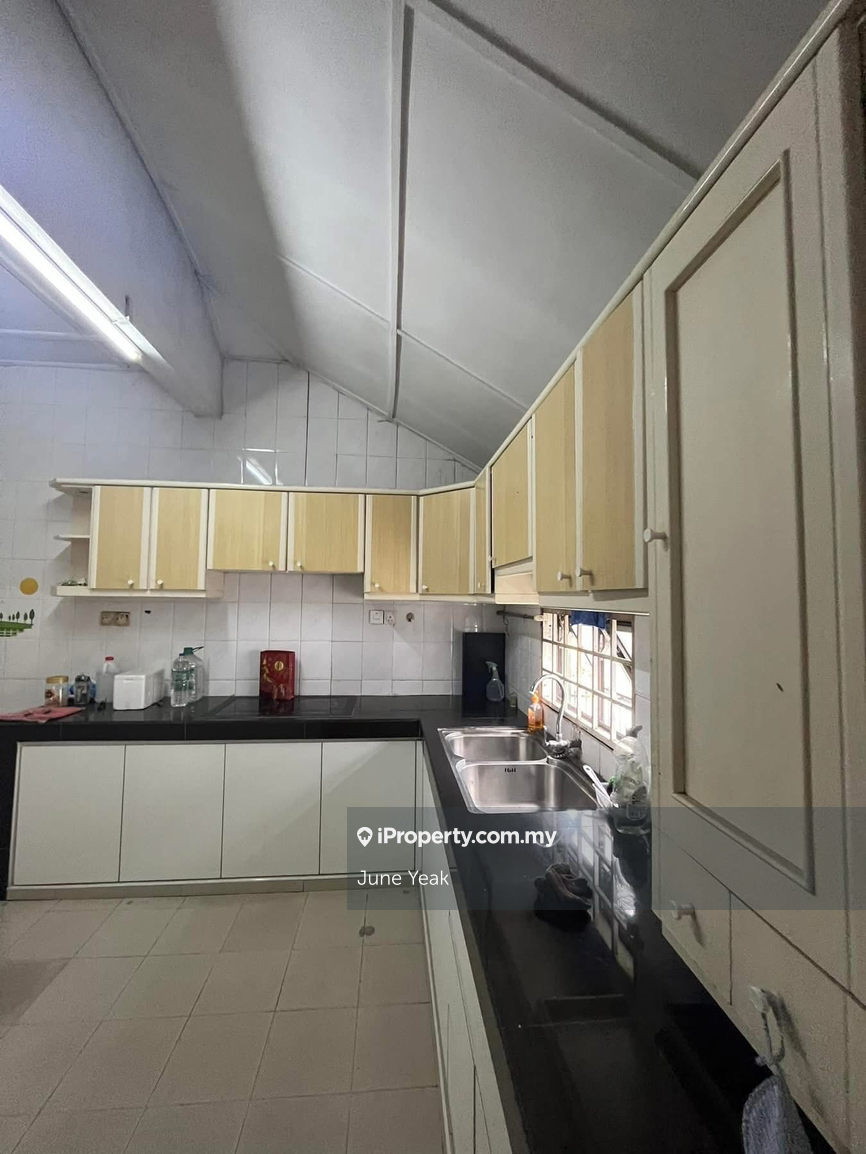 1.5 Storey Corner Extended Renovated Gated Guarded 