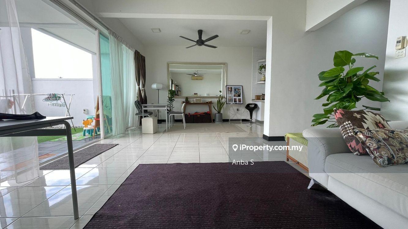 Armanee 1 Higher floor unit for sale.