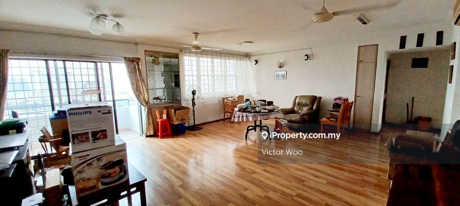 Cosy Spacious Well Maintained Home on High Floor