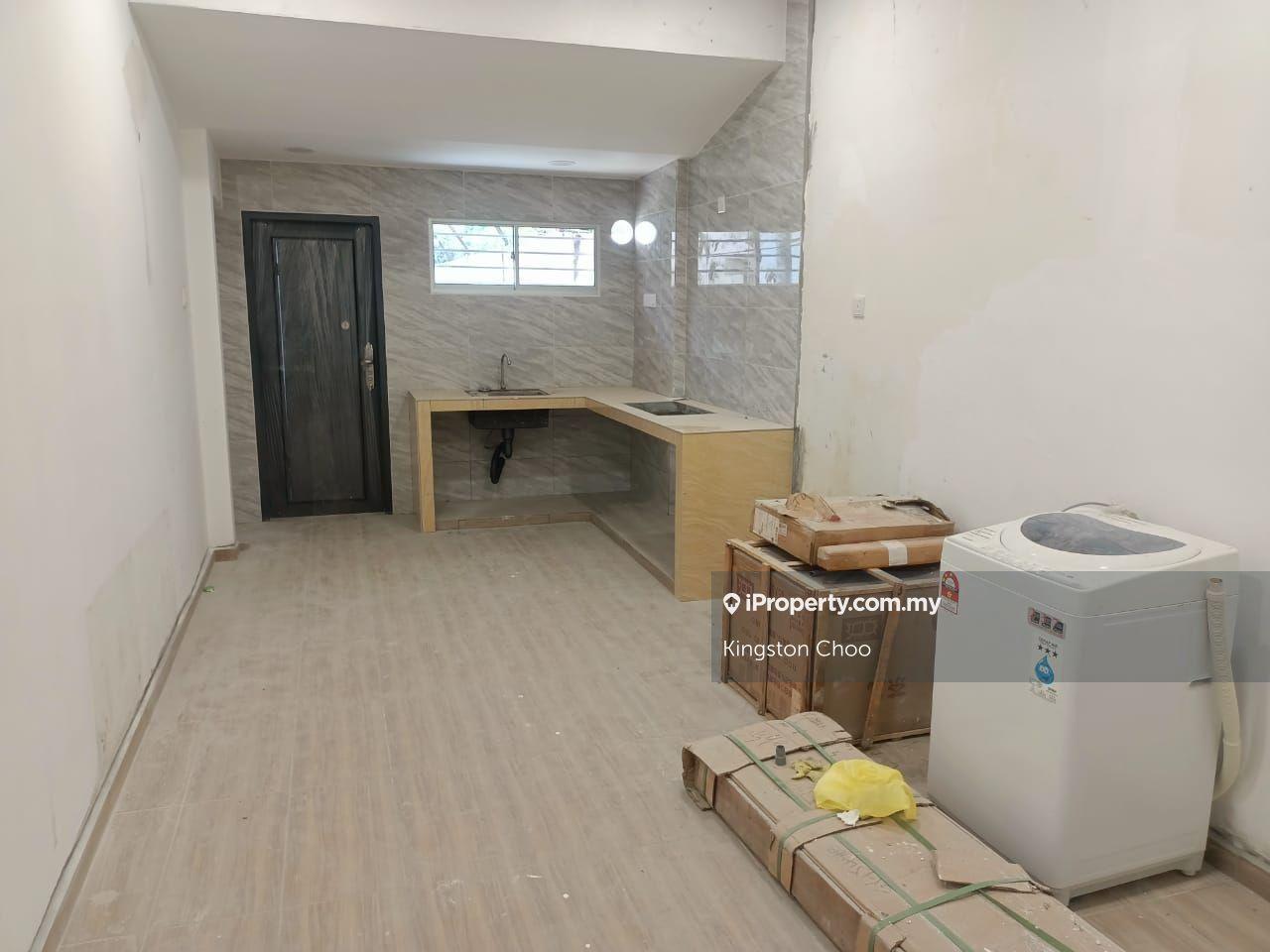 Newly Renovated & Modern Unit