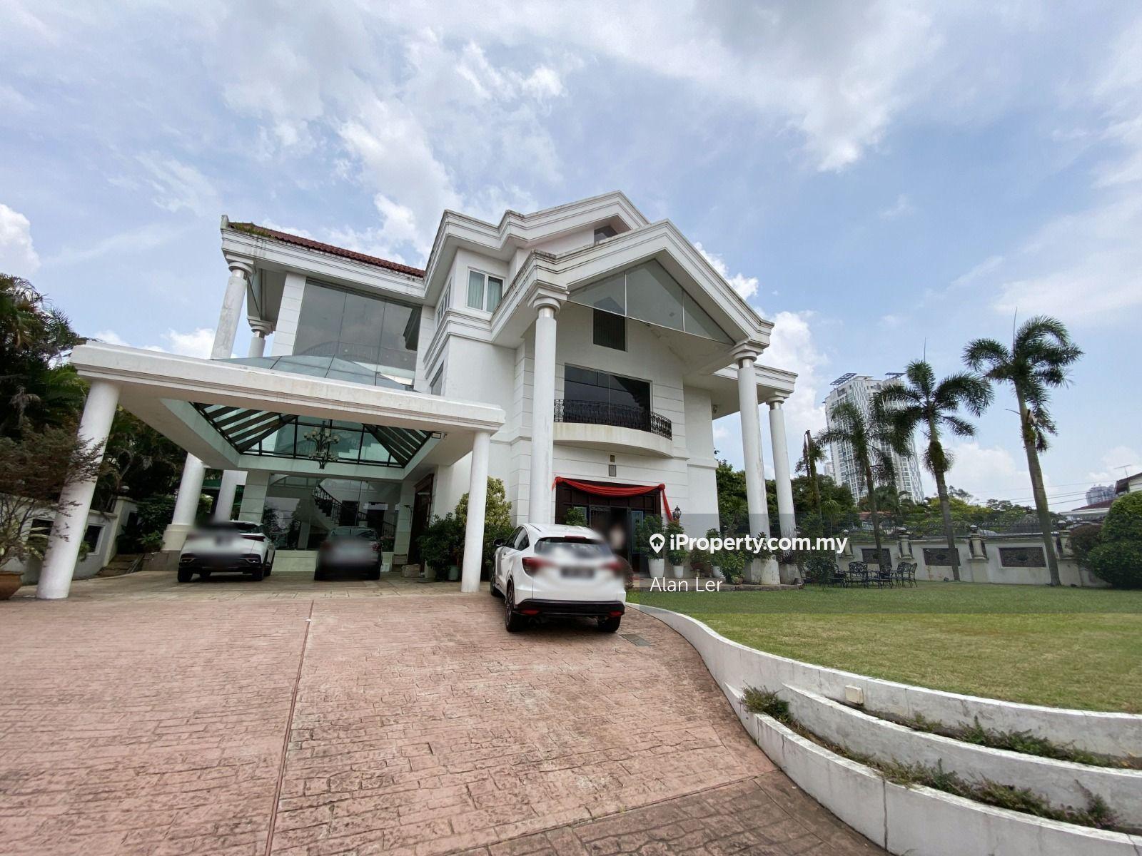 JB Town Taman Stulang Laut  3-Storey Bungalow For Sale 